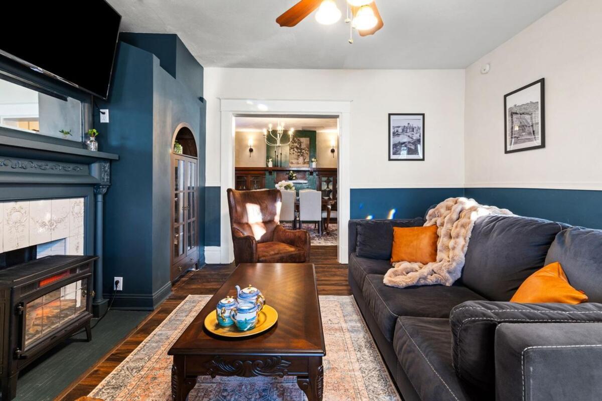 Holiday home Ideal For Big Groups And Family Retreats! Sleeps 17 Pittsburgh