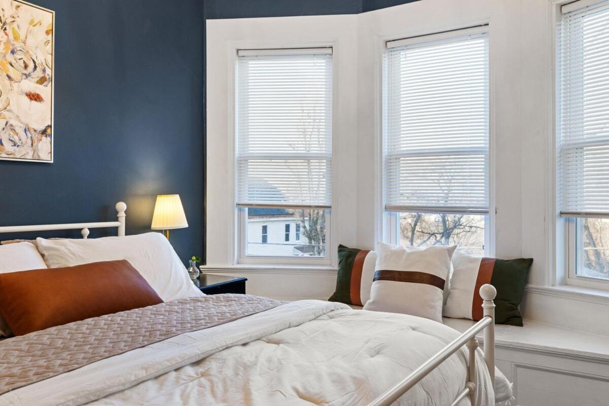 Ideal For Big Groups And Family Retreats! Sleeps 17 Holiday home Pittsburgh